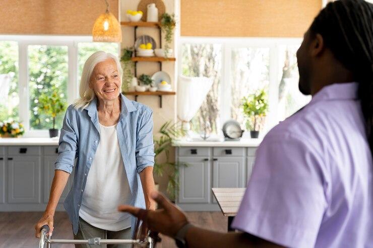 Fisioterapia para Idosos a Domicílio: Benefícios e Cuidados