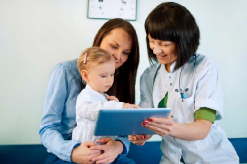 Como se Tornar uma Enfermeira Pediatra e Impulsionar sua Carreira Como se Tornar uma Enfermeira Pediatra e Impulsionar sua Carreira